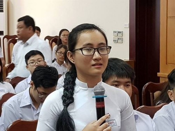 Nữ sinh Sài Gòn bật khóc nói về giáo viên "không nói gì cả" trong lớp