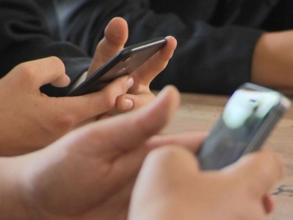 Hà Nội: Sở GD&ĐT sẽ quy định việc học sinh sử dụng Facebook và điện thoại