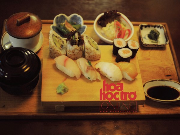 Bạn muốn trông thật thanh lịch khi ăn sushi? Đừng ăn sai cách!