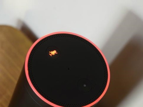 Loa thông minh Echo của Amazon tự cất tiếng cười ghê rợn, người dùng sợ phát khóc!