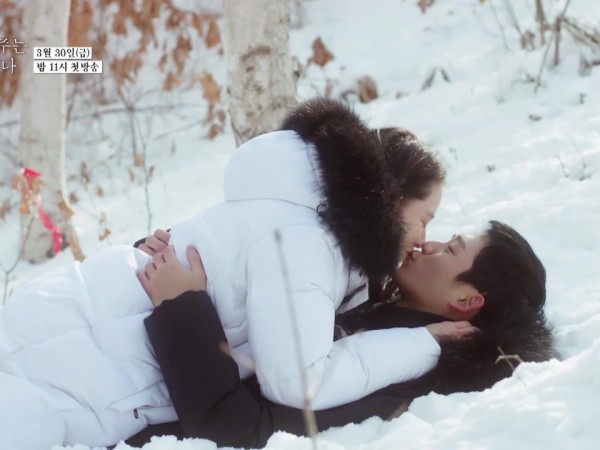 Trải qua 4 tập đầu vất vả, Jung Hae In đã chinh phục được trái tim "chị Đẹp"