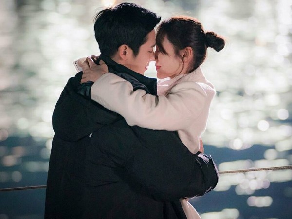Nam thần Jung Hae In cuối cùng đã hôn được "chị Đẹp" trong tập 4!