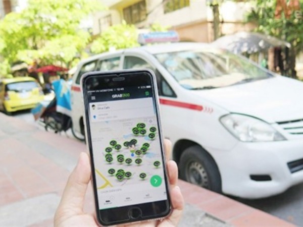 Uber chính thức “biến mất”, taxi truyền thống tung chiêu quyết đấu với Grab