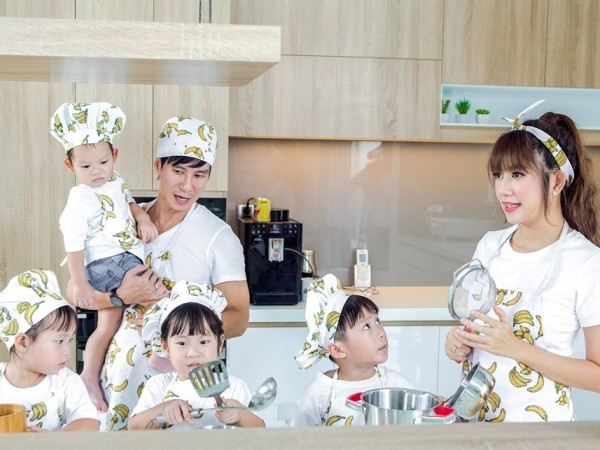 Gia đình Lý Hải - Minh Hà nhí nhảnh trong MV nhạc phim mới