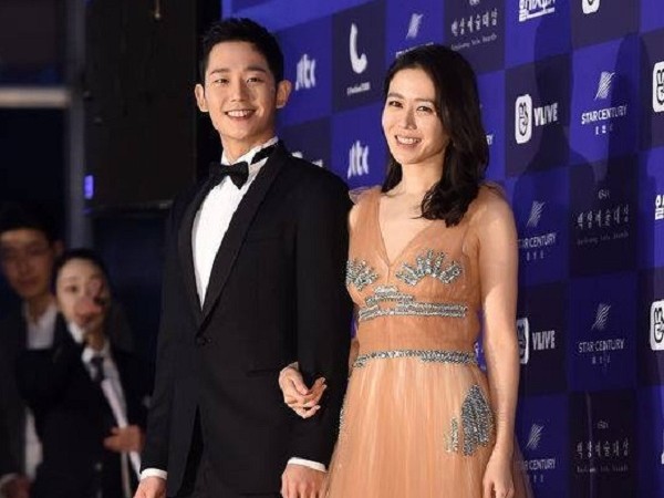 Jung Hae In - Son Ye Jin siêu tình tứ trên thảm đỏ lễ trao giải Baeksang 2018