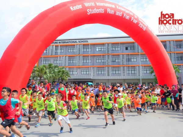 Hà Nội: 500 học sinh và phụ huynh trường SIS chạy bộ gây quỹ từ thiện
