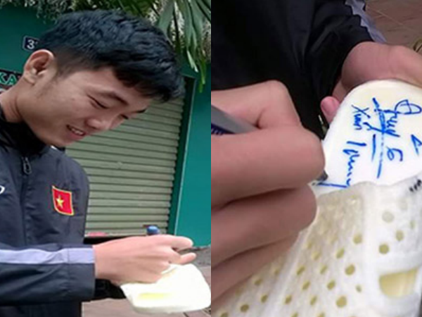 Bất ngờ được gặp Xuân Trường, fan "bí" quá mang... dép tổ ong ra xin chữ ký
