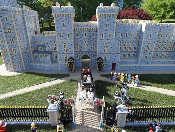 Mãn nhãn với đám cưới Hoàng gia Anh phiên bản Lego từ 60.000 mảnh ghép