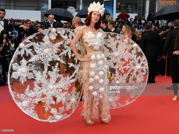Những chiếc váy kỳ quặc, thảm họa thời trang tại LHP Cannes 2018