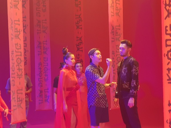 Quang Đăng gây thích thú khi diện áo bà ba cover "Bùa Yêu" của Bích Phương