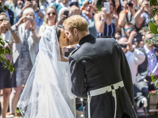 Những giây phút xúc động khó quên trong đám cưới cổ tích của Hoàng tử Harry