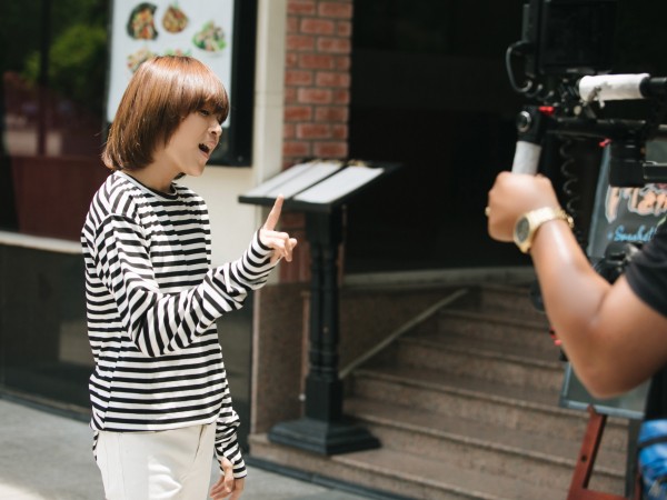 Thích thú với hình ảnh trưởng thành của ca sĩ nhí Thiên Khôi trong phiên bản mới của MV "Nắng vui"