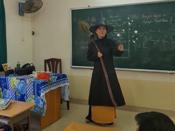 Cô giáo hóa trang thành… phù thủy giúp học sinh có cảm hứng ôn thi