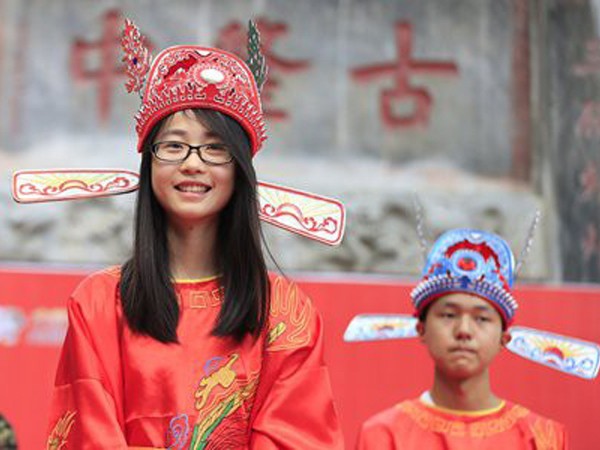 Trung Quốc: Ra thông báo cấm vinh danh thủ khoa đại học
