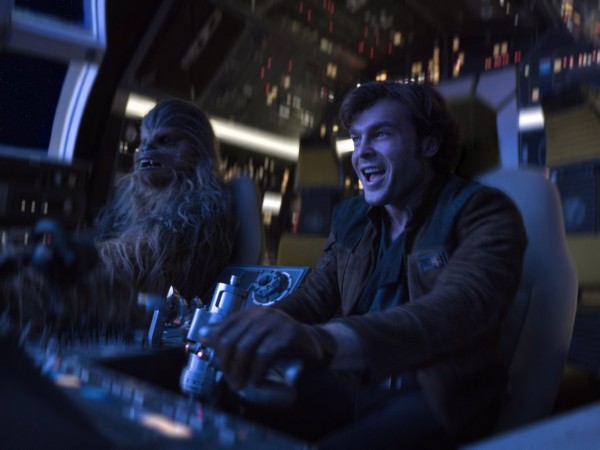 Được dự đoán là "bom tấn" nhưng ngoại truyện "Star Wars" mở màn thấp hơn kỳ vọng