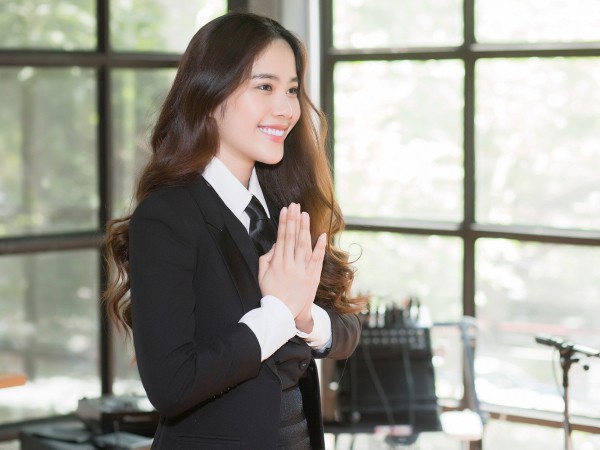 Nam Em gây choáng khi lần đầu hát bằng tiếng Thái, giới thiệu ca khúc mới tại Bangkok