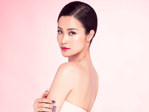 Đông Nhi đại diện Việt Nam biểu diễn cùng dàn sao khu vực tại Nhật Bản