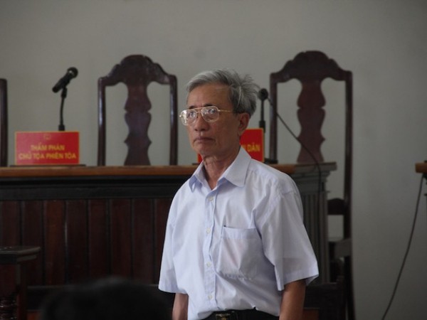 Vụ "yêu râu xanh" 78 tuổi dâm ô trẻ em: Hủy án phúc thẩm, tuyên án 3 năm tù giam