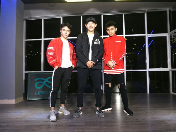 Sau "Bùa yêu", Quang Đăng đốn tim fan với "Chạy ngay đi" phiên bản Dance