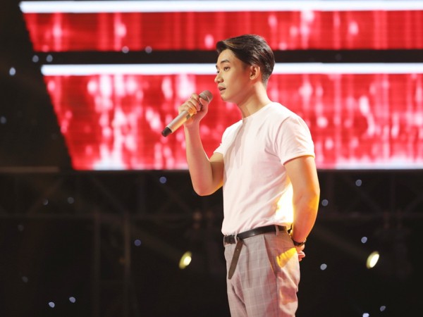 "Chàng thơ" hát tiếng Pháp khiến 4 HLV "The Voice" tranh giành không khoan nhượng