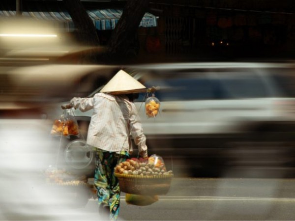Những mốc thời gian hạnh phúc: Người đi ngang cửa