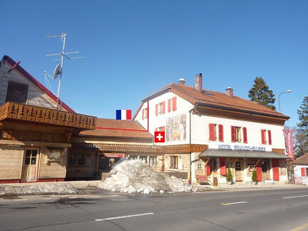 Khách sạn kỳ lạ nơi du khách “ngủ ở Thụy Sỹ, nhưng tắm ở Pháp”