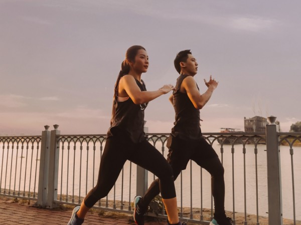 Tronie Ngô rủ Khả Ngân dậy sớm chạy bộ, ngắm bình minh