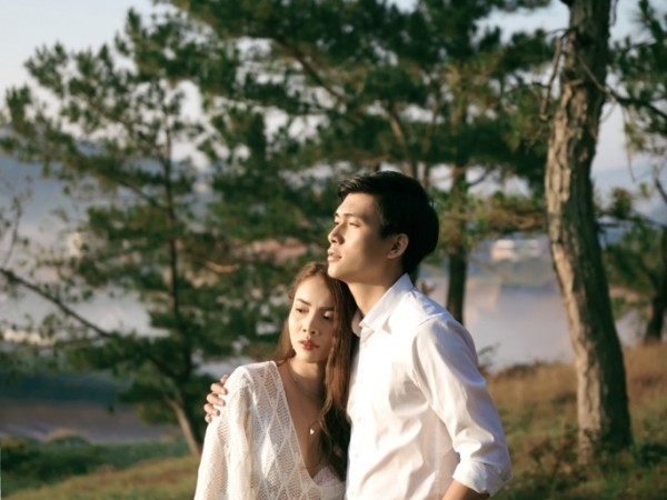 Bị rò rỉ hình ảnh hậu trường đẹp như ảnh cưới, Yến Trang gấp rút hoàn thiện MV mới