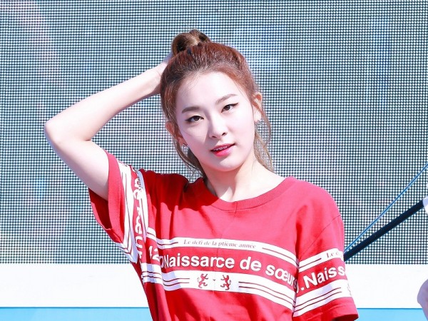 Chẳng ai muốn phải trải qua khoảnh khắc bối rối khó xử này như Seulgi (Red Velvet)