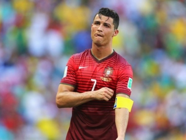 FIFA World Cup 2018: Cristiano Ronaldo nhận án tù trước "trận chiến" với Tây Ban Nha