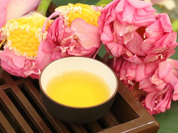Hà Nội: “Siêu phẩm” trà sen làm từ 1.000 bông sen có gì đặc biệt?