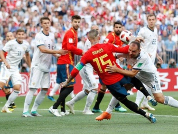 Nga thắng Tây Ban Nha bằng penalty, Ramos theo chân Messi, Ronaldo về nước