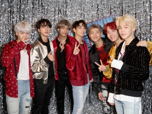 Các giải thưởng K-Pop cuối năm đã lao vào cuộc đua tranh giành BTS