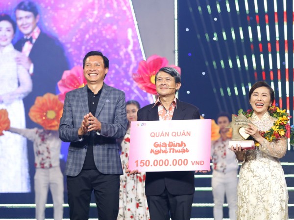 Nghệ sĩ Bảo Trí và Kim Tuyết đăng quang Quán quân "Gia đình nghệ thuật" 