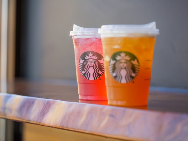 Starbucks sẽ loại bỏ ống hút nhựa khỏi các cửa hàng trên toàn thế giới