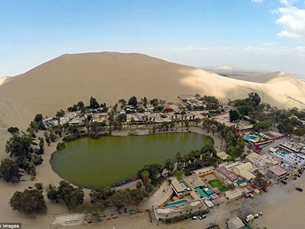 Khám phá thị trấn đầy ăm ắp nước nằm giữa sa mạc khô cằn nhất thế giới