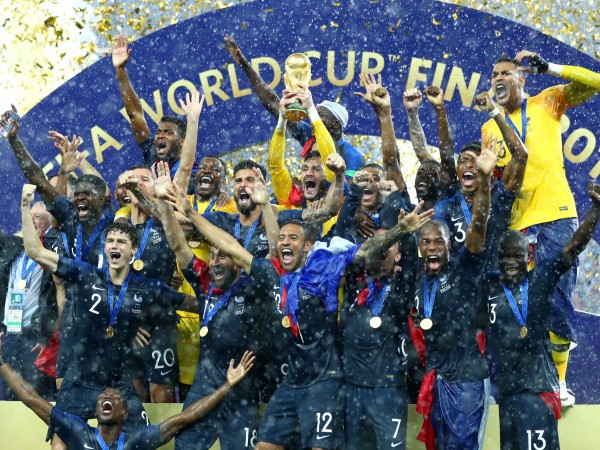 Pháp lên ngôi vô địch World Cup sau một trận đấu tuyệt đỉnh cùng Croatia