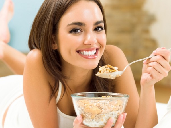 Nên ăn sáng thế nào để bạn không khó chịu và ủ ê cả ngày?