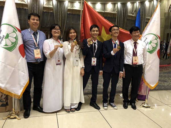 Việt Nam đoạt 3 Huy chương vàng Olympic Sinh học quốc tế năm 2018