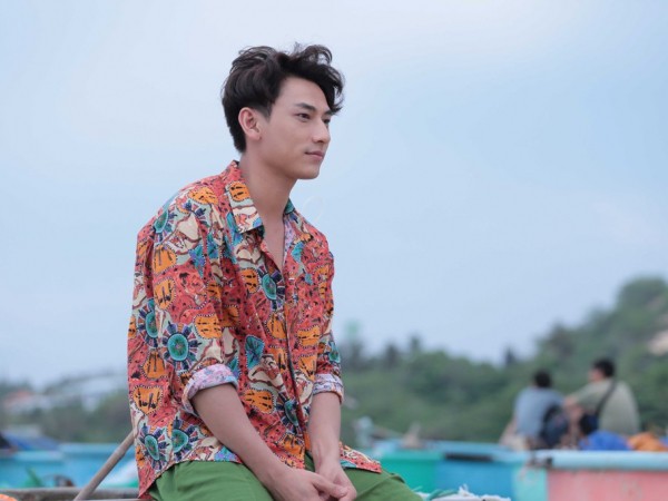 Isaac trẻ trung sánh đôi với Suni Hạ Linh và Phan Ngân trong phim ca nhạc mới