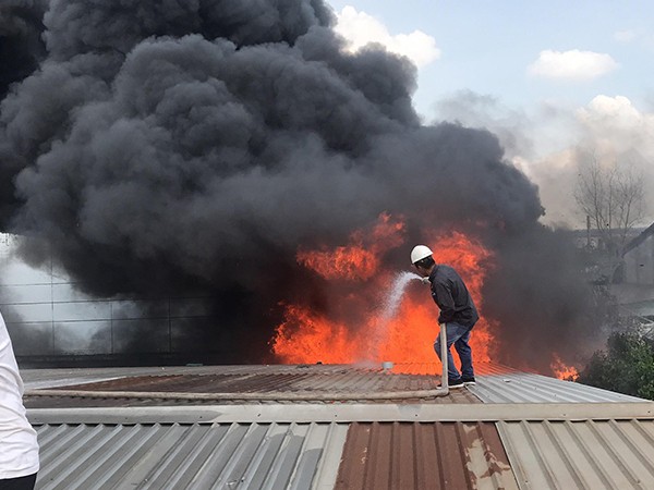 TP.HCM: Cháy hàng hơn 5.000m2 nhà xưởng tại KCN Nhị Xuân
