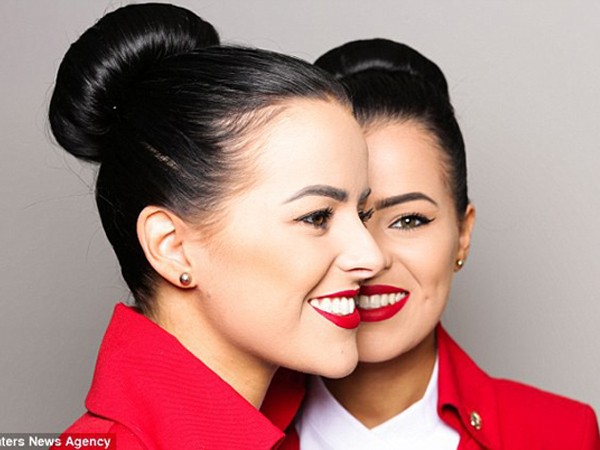 Vẻ đẹp cuốn hút của cặp song sinh nữ tiếp viên hàng không được săn đón trên mạng xã hội