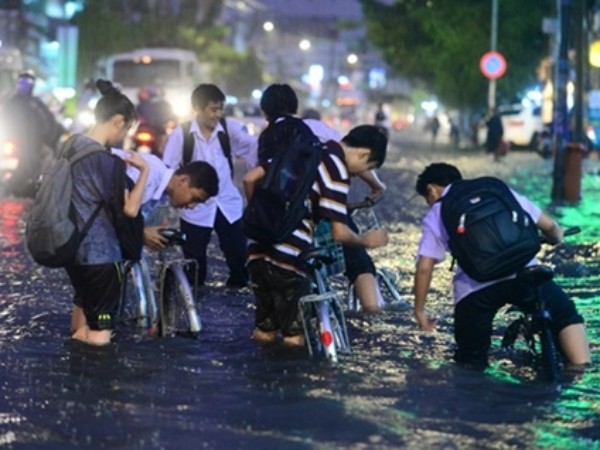 Cập nhật tình hình cơn bão số 4: Học sinh Hà Nội có thể được nghỉ học