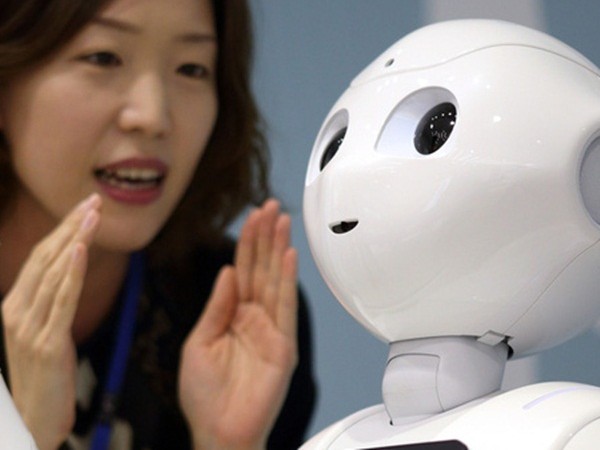 Nhật triển khai hơn 500 robot nói tiếng Anh tại trường học