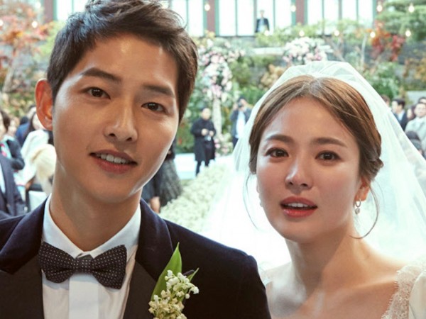 Gần một năm sau khi kết hôn, Song Joong Ki mới kể về vợ của mình