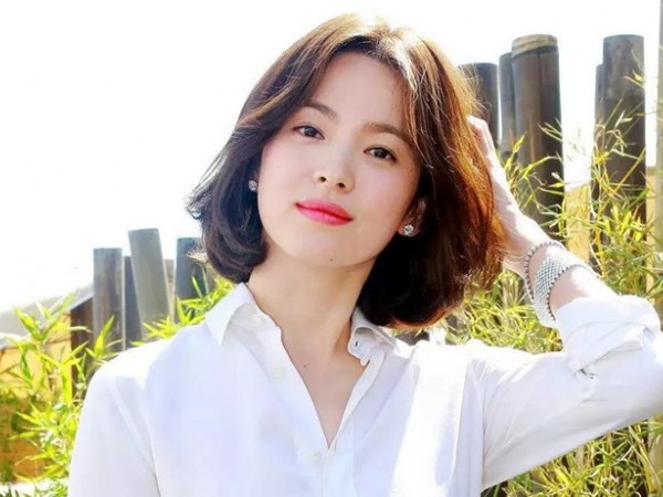 Muốn có làn da đẹp như Song Hye Kyo, hãy trang điểm càng ít càng tốt