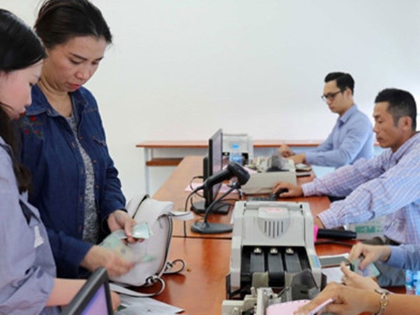 Mới nhập học phải đóng phí cả 4 năm!