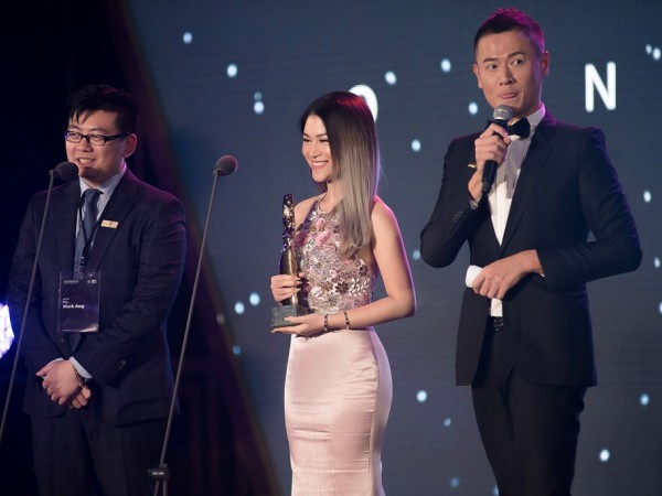 Sau nhiều lần lỗi hẹn, Ngọc Thanh Tâm nhận giải thưởng quốc tế đầu tiên trong sự nghiệp