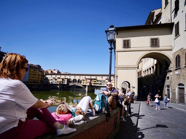 Thành phố Florence của Ý cấm ăn vặt ở khu trung tâm