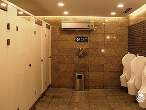 Vận động nhà hàng, khách sạn... mở cửa cho du khách dùng miễn phí nhà vệ sinh